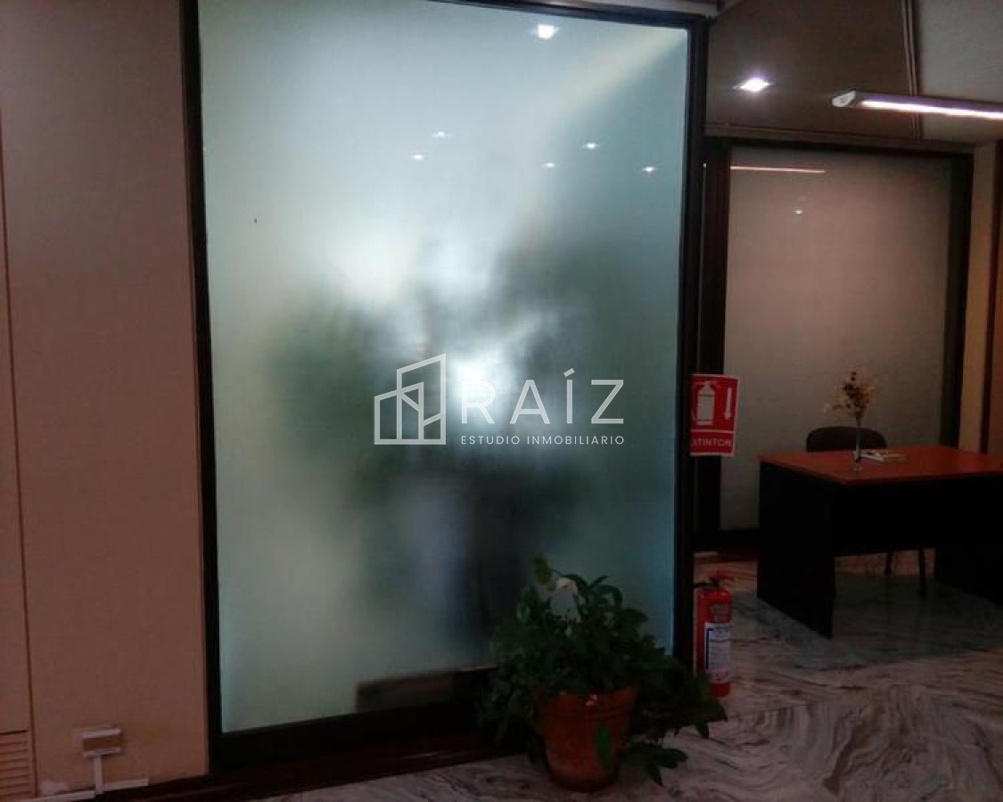 Local Comercial ID.2623 - Local en Punta del Este, Península