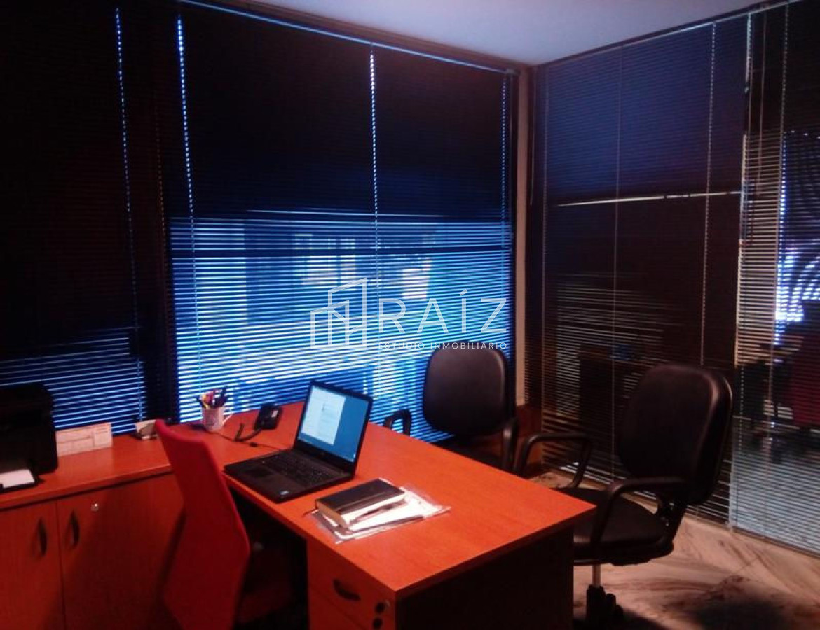 Local Comercial ID.2623 - Local en Punta del Este, Península