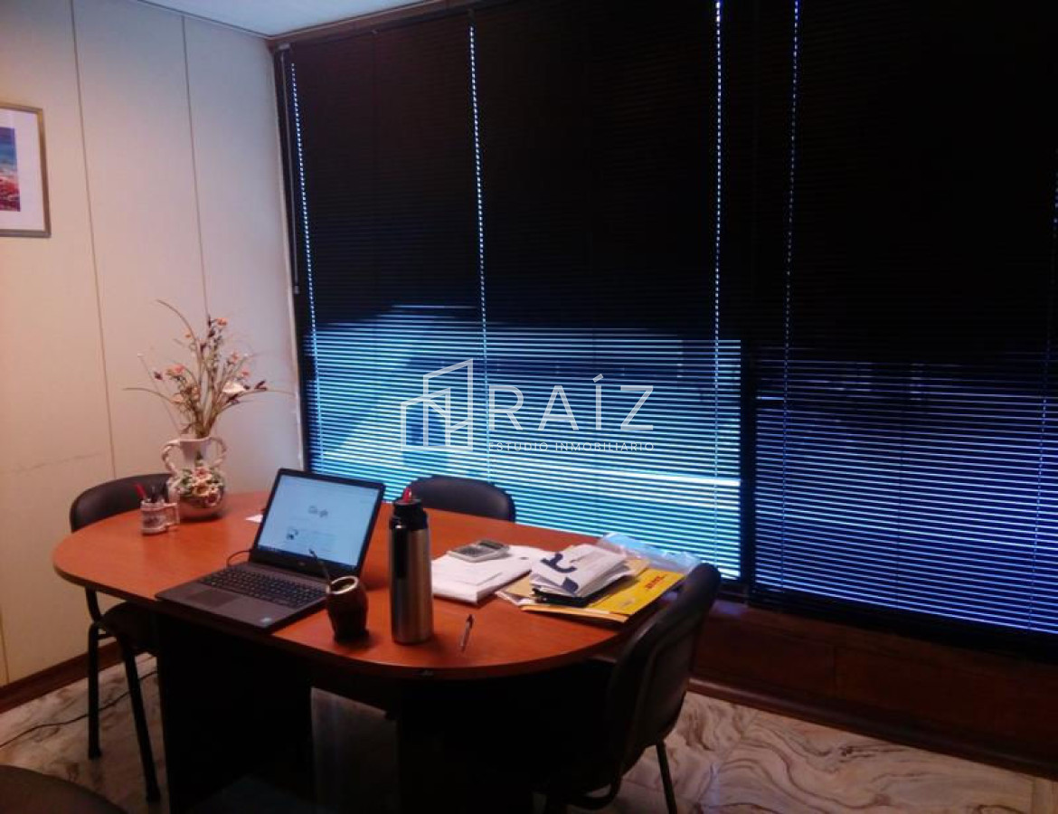 Local Comercial ID.2623 - Local en Punta del Este, Península