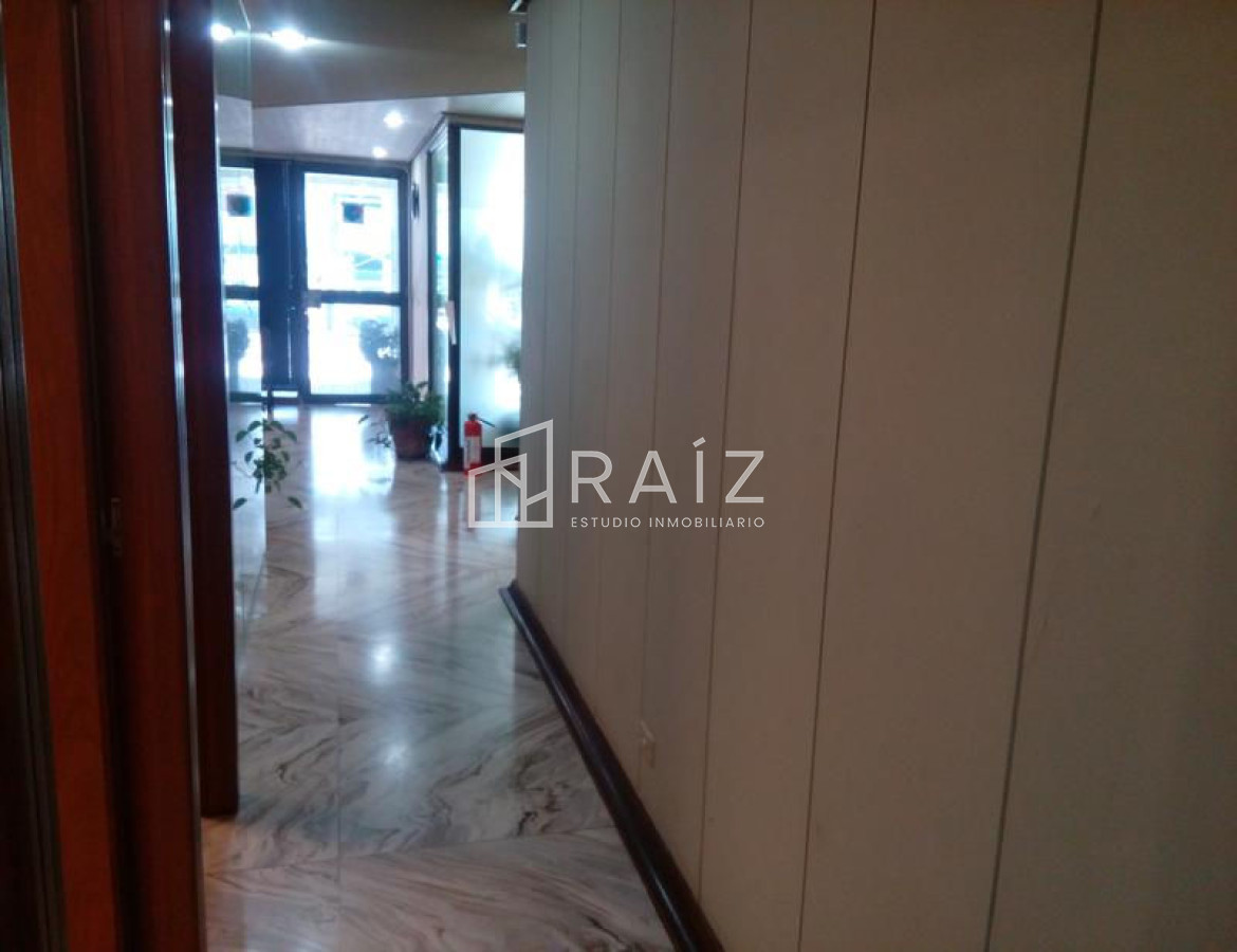 Local Comercial ID.2623 - Local en Punta del Este, Península