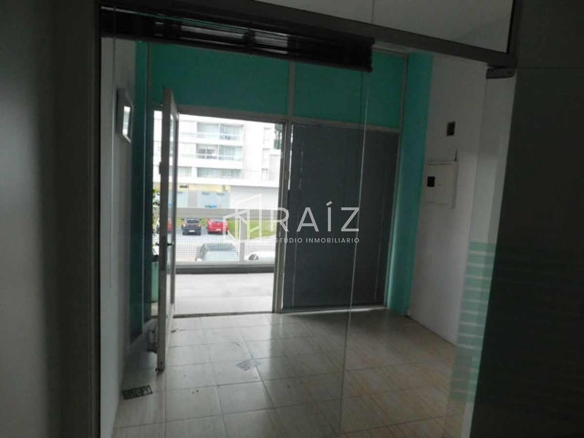 Local Comercial ID.2895 - Local en Punta del Este, Roosevelt
