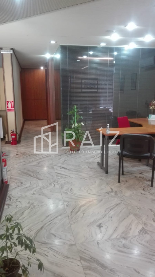 Local Comercial ID.2623 - Local en Punta del Este, Península