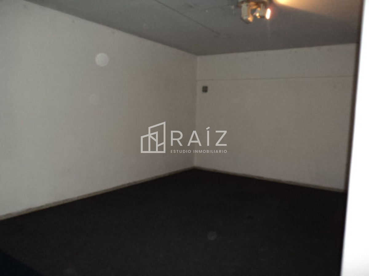 Local Comercial ID.775 - Local en Punta del Este, Península