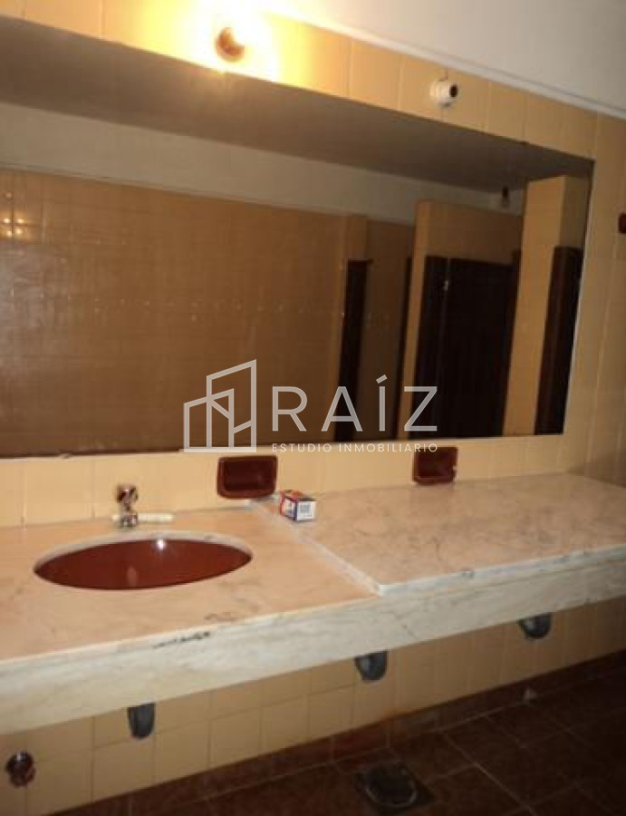 Local Comercial ID.775 - Local en Punta del Este, Península