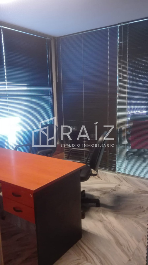 Local Comercial ID.2623 - Local en Punta del Este, Península