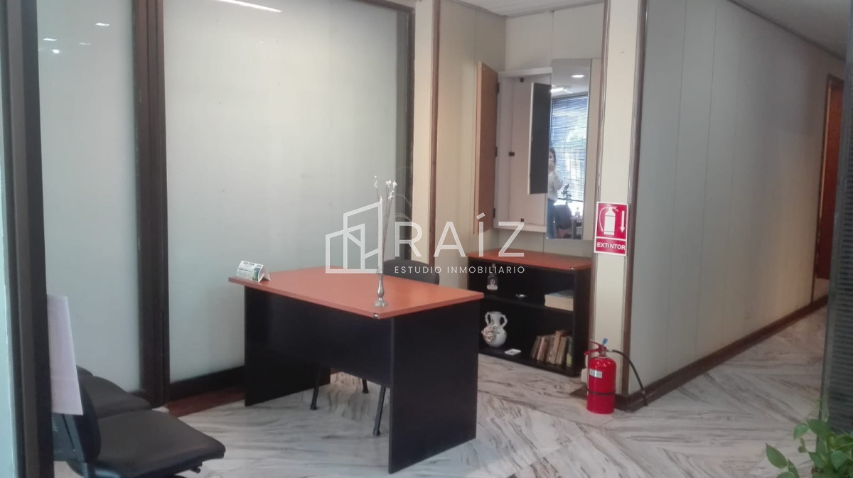 Local Comercial ID.2623 - Local en Punta del Este, Península