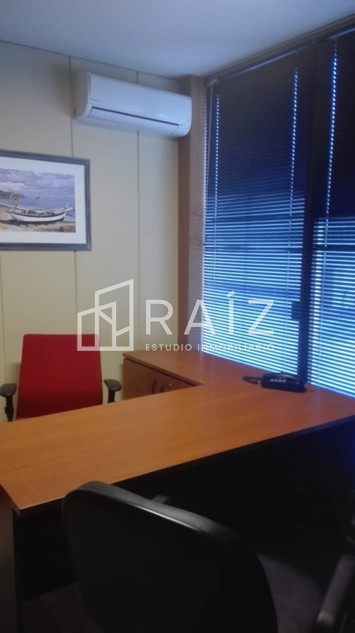 Local Comercial ID.2623 - Local en Punta del Este, Península