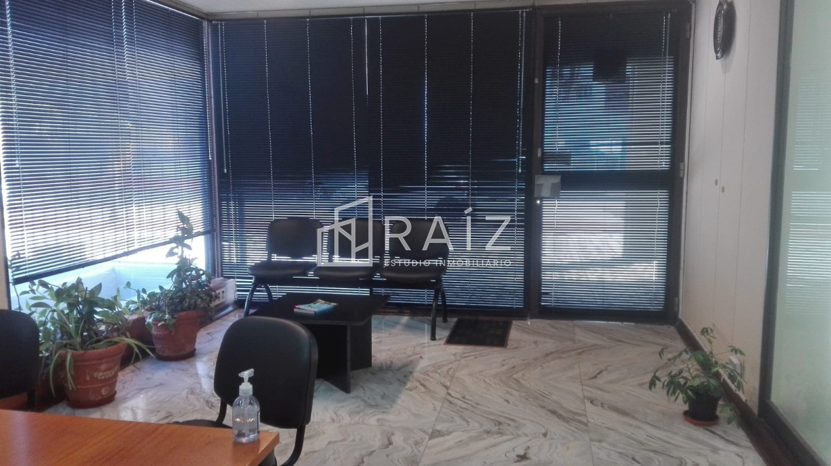 Local Comercial ID.2623 - Local en Punta del Este, Península