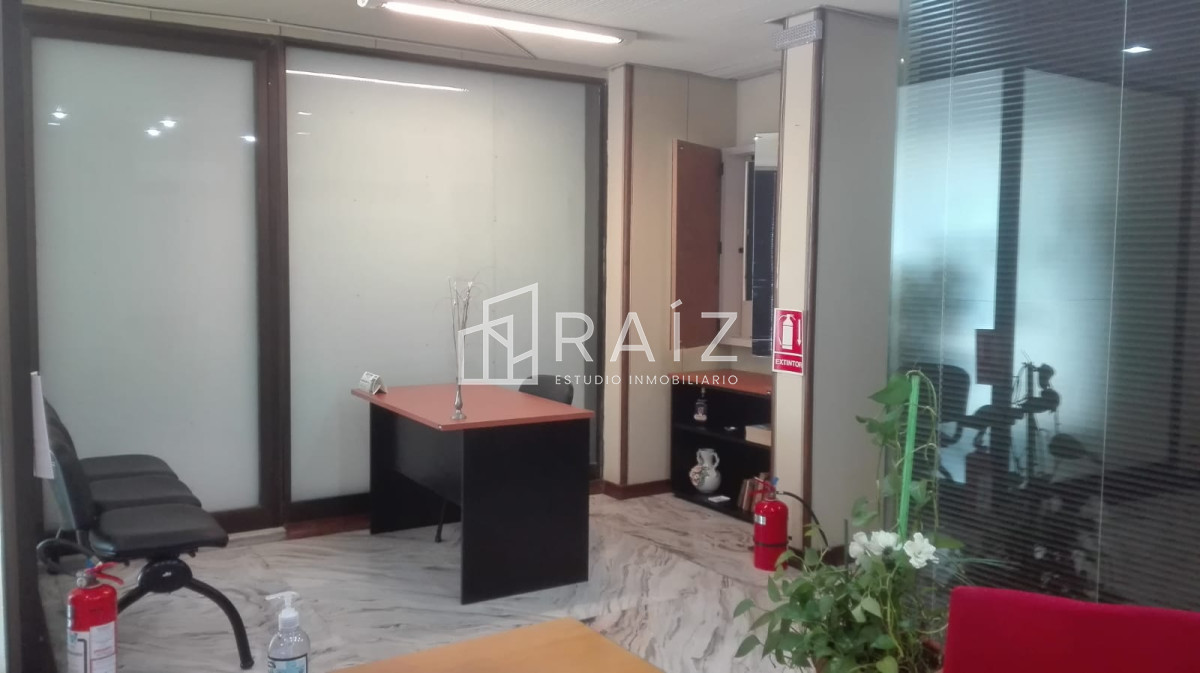 Local Comercial ID.2623 - Local en Punta del Este, Península