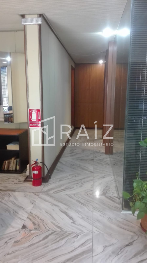 Local Comercial ID.2623 - Local en Punta del Este, Península