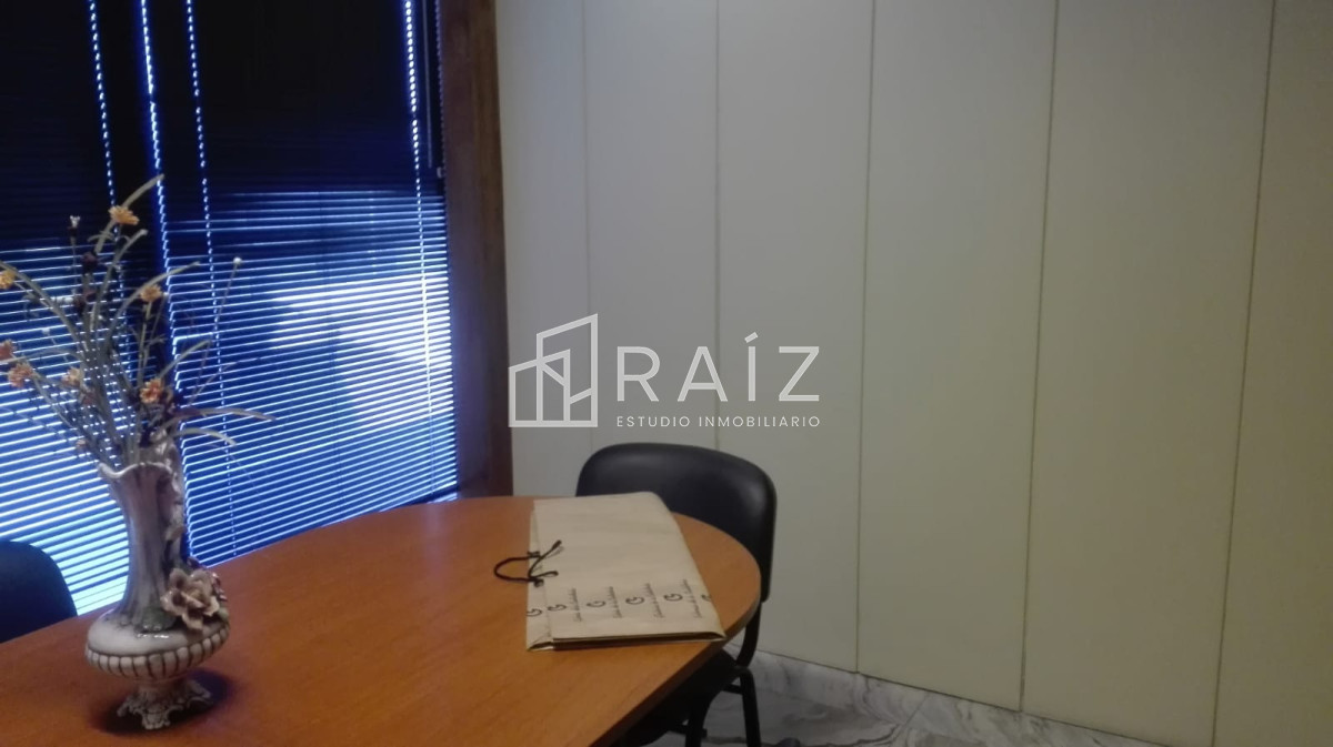 Local Comercial ID.2623 - Local en Punta del Este, Península