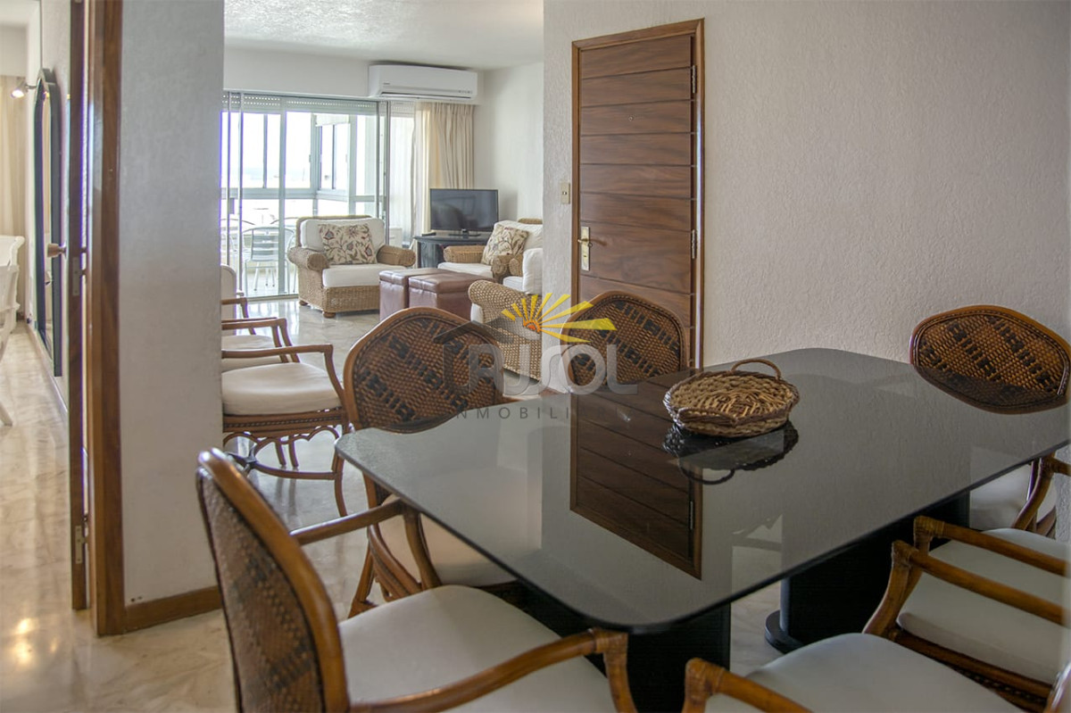 Apartamento ID.71 - Excelente Oportunidad !! Se Vende en Pda 19 Mansa - Punta del Este