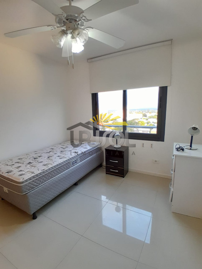 Apartamento ID.52 - Se ALQUILA Apartamento en Torres Barcelona, de tres dormitorios 