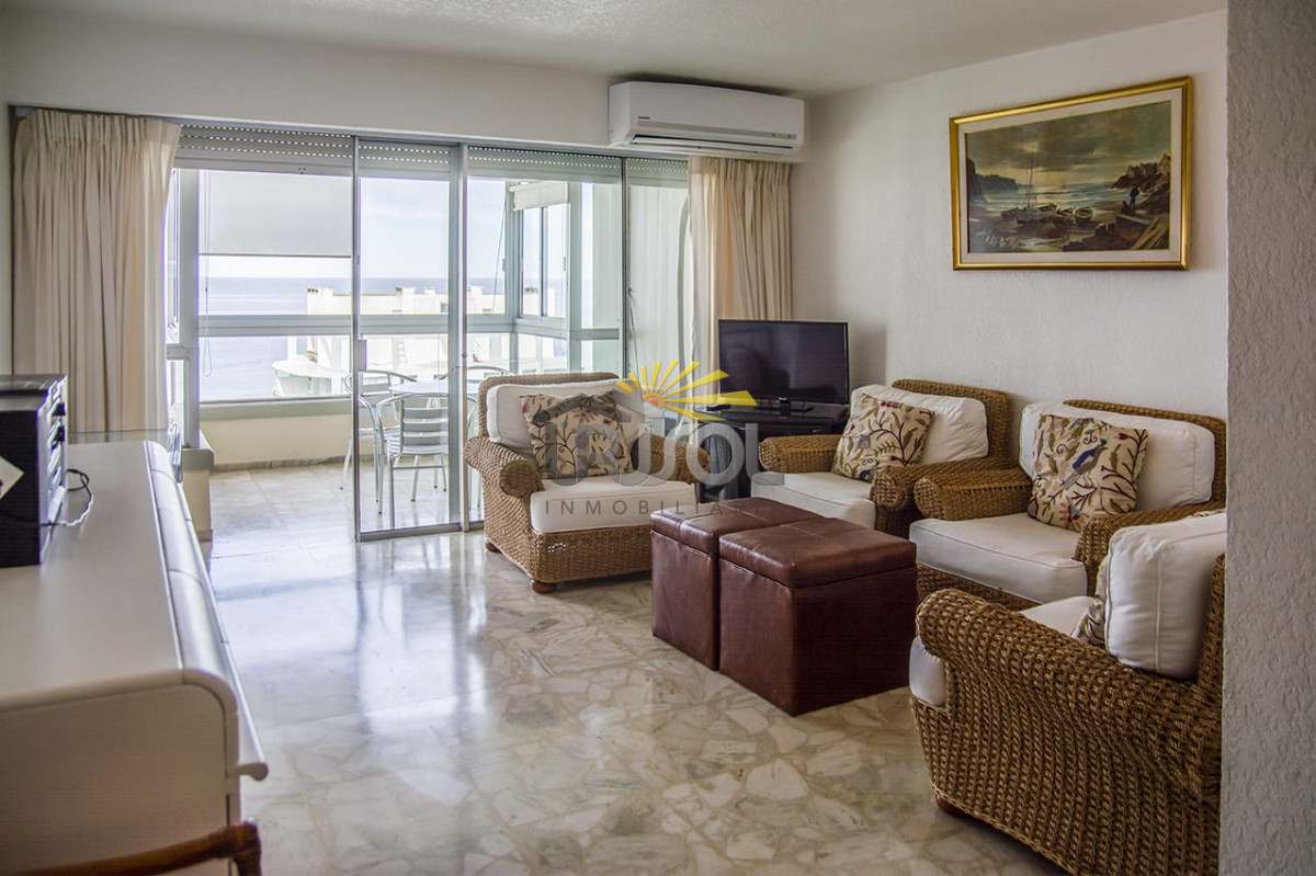 Apartamento ID.71 - Excelente Oportunidad !! Se Vende en Pda 19 Mansa - Punta del Este
