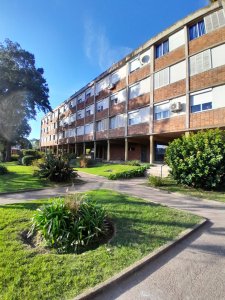 Se ALQUILA Apartamento de 2 Dormitorios en Complejo B8