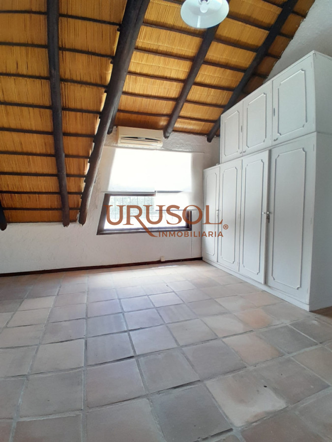 Casa ID.120 - Se ALQUILA Casa de 2 Dormitorios en El Tesoro