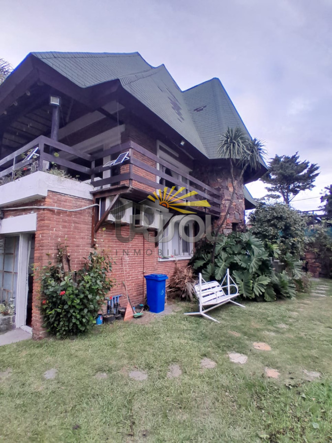 Casa ID.88 - Se VENDE Casa de 6 Dormitorios 