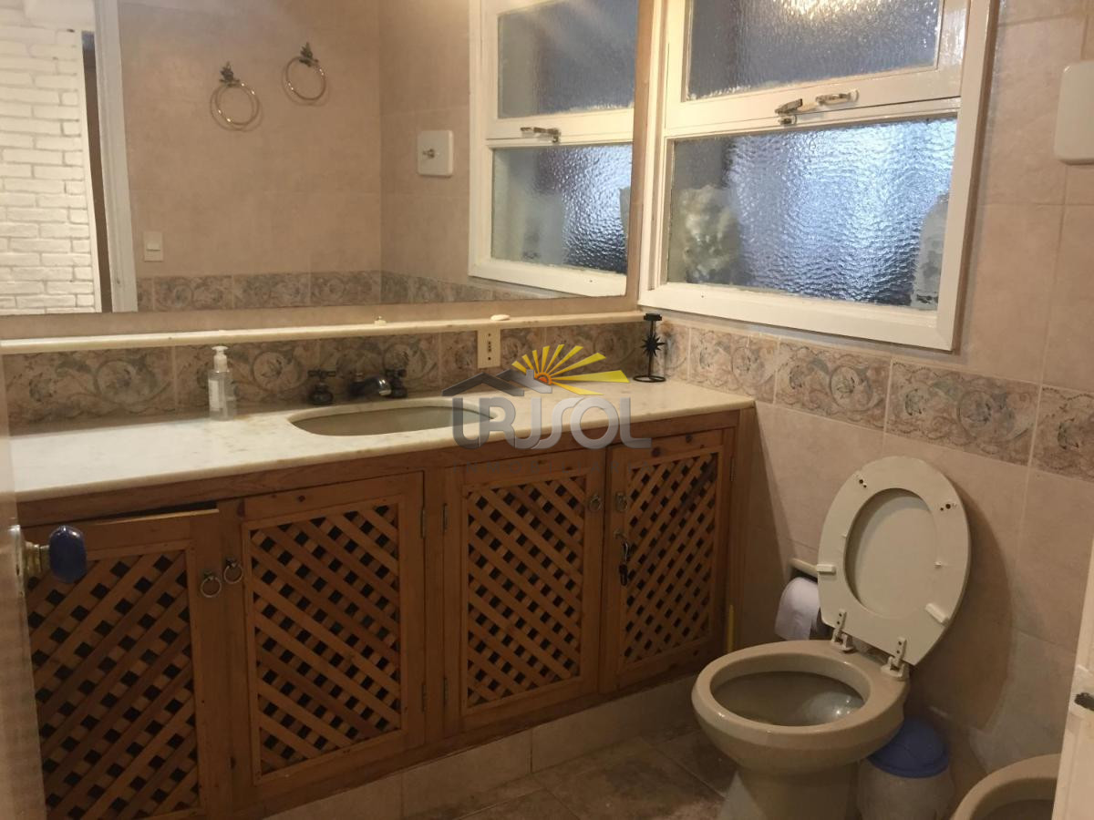 Casa ID.88 - Se VENDE Casa de 6 Dormitorios 