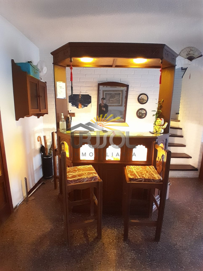 Casa ID.88 - Se VENDE Casa de 6 Dormitorios 
