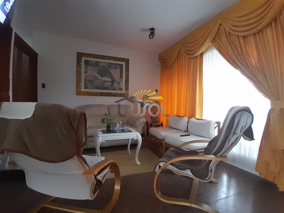 Casa ID.88 - Se VENDE Casa de 6 Dormitorios 