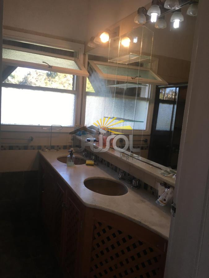 Casa ID.88 - Se VENDE Casa de 6 Dormitorios 