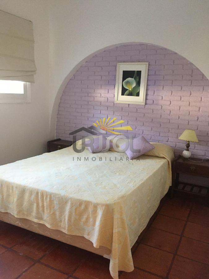 Casa ID.88 - Se VENDE Casa de 6 Dormitorios 