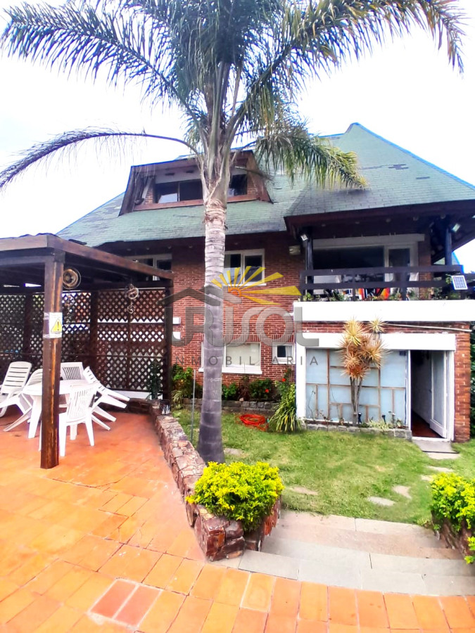 Casa ID.88 - Se VENDE Casa de 6 Dormitorios 