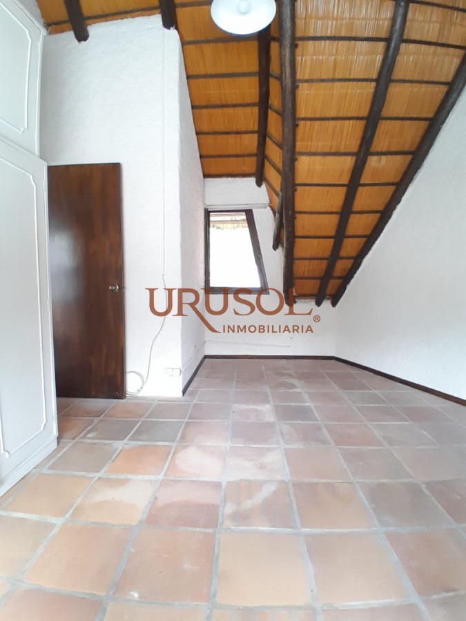 Casa ID.120 - Se ALQUILA Casa de 2 Dormitorios en El Tesoro