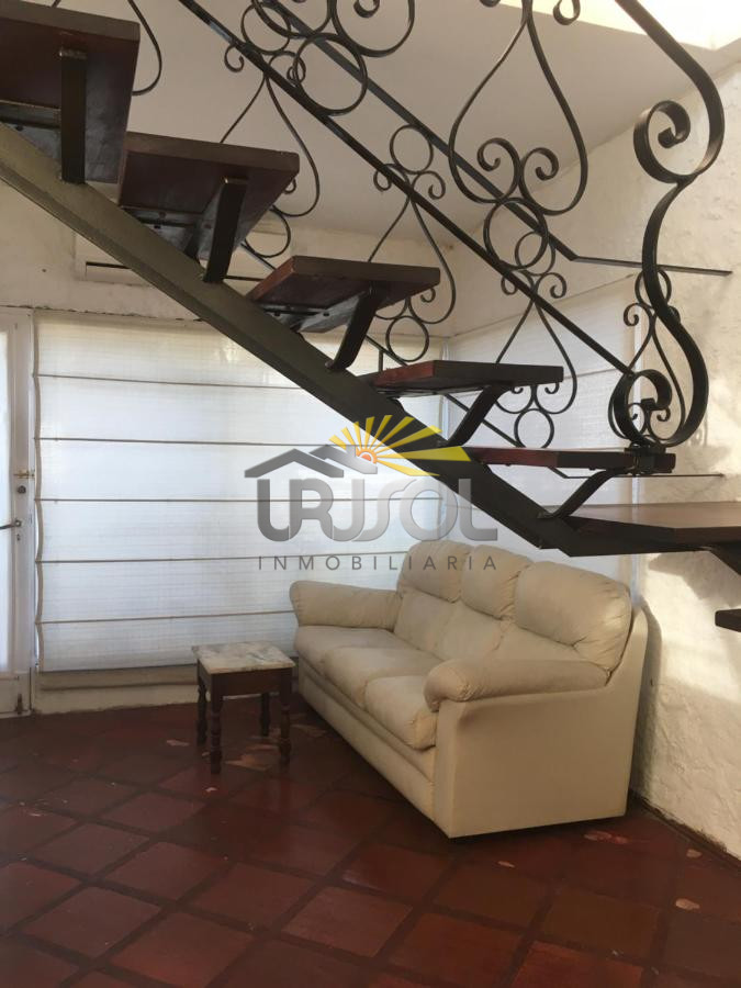 Casa ID.88 - Se VENDE Casa de 6 Dormitorios 