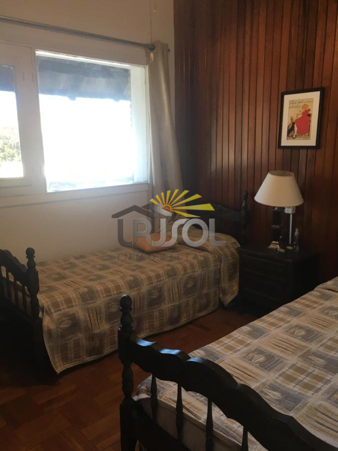 Casa ID.88 - Se VENDE Casa de 6 Dormitorios 