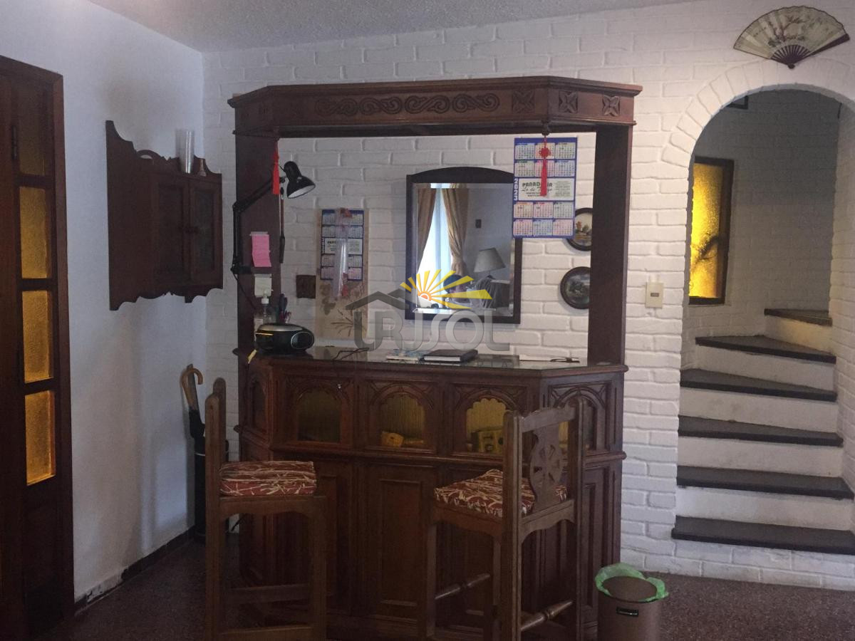 Casa ID.88 - Se VENDE Casa de 6 Dormitorios 