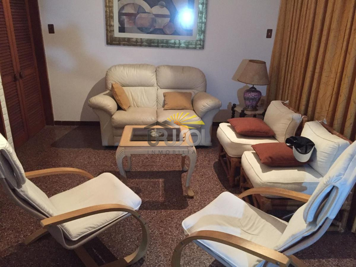Casa ID.88 - Se VENDE Casa de 6 Dormitorios 