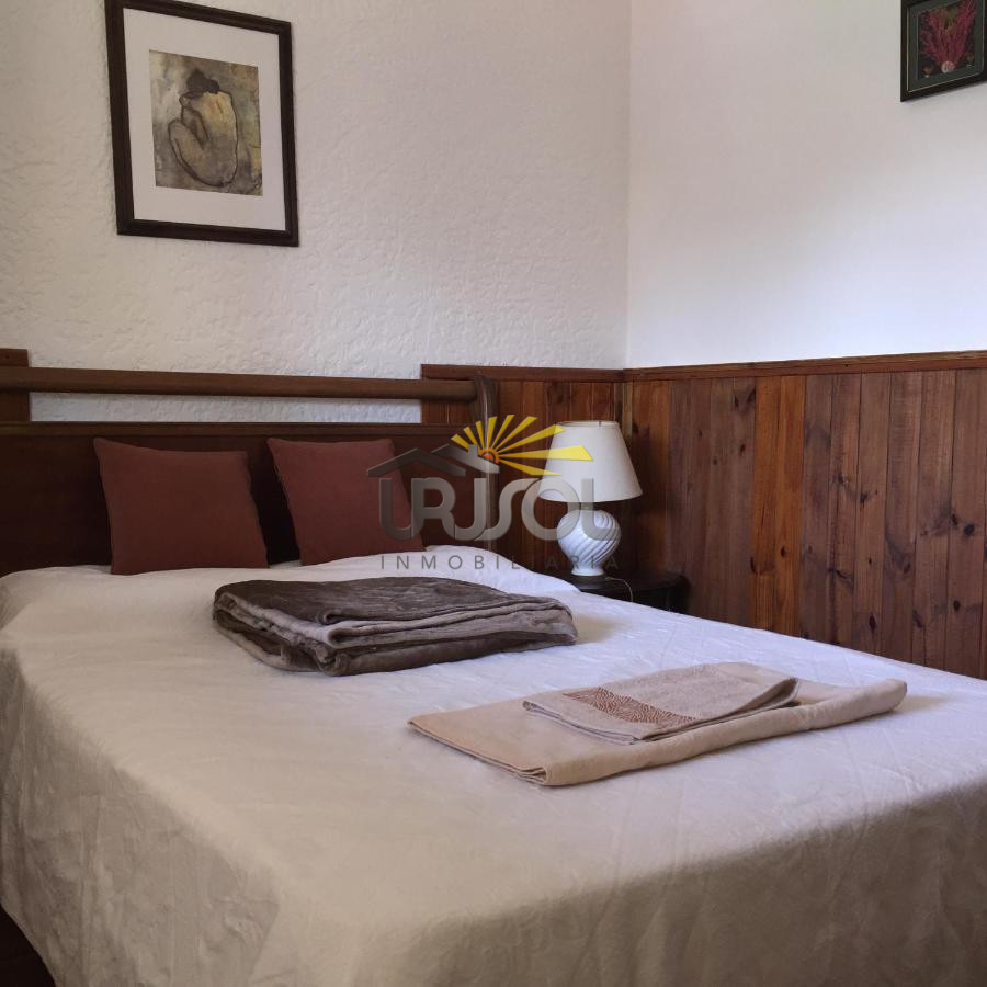 Casa ID.88 - Se VENDE Casa de 6 Dormitorios 