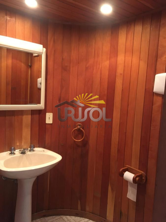 Casa ID.88 - Se VENDE Casa de 6 Dormitorios 