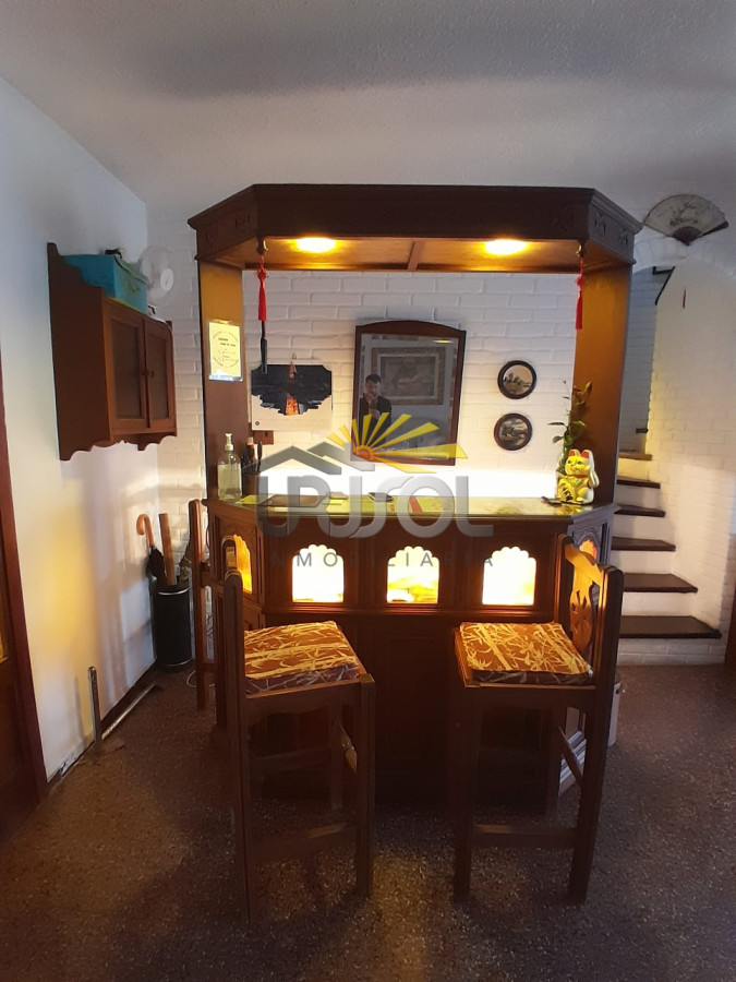 Casa ID.88 - Se VENDE Casa de 6 Dormitorios 