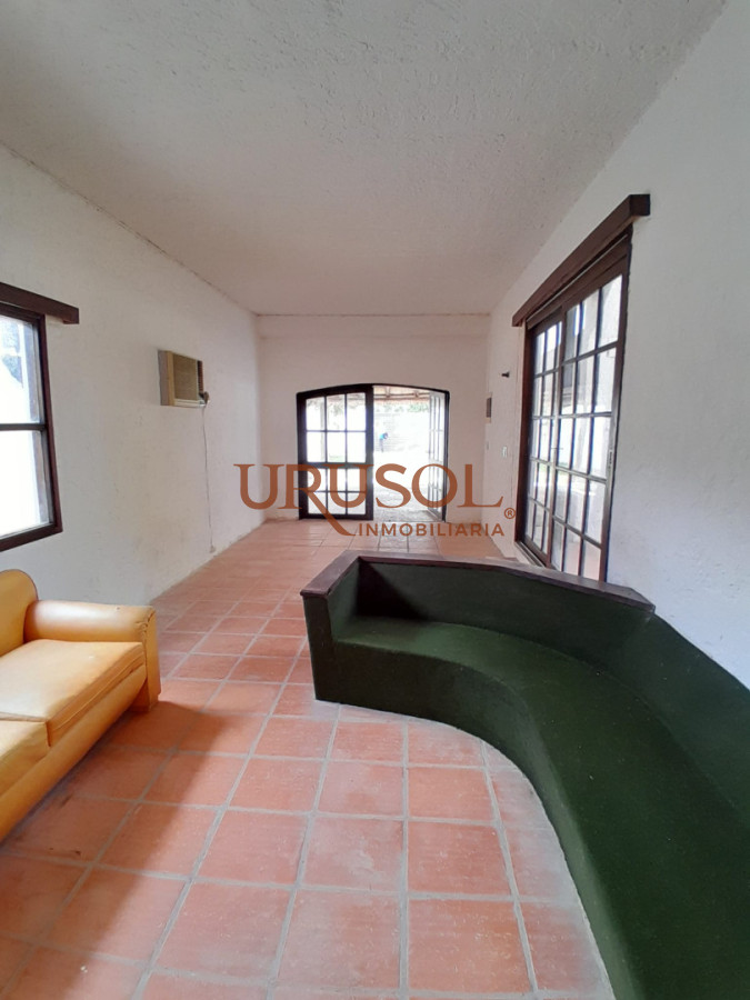 Casa ID.120 - Se ALQUILA Casa de 2 Dormitorios en El Tesoro