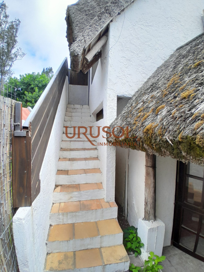 Casa ID.120 - Se ALQUILA Casa de 2 Dormitorios en El Tesoro