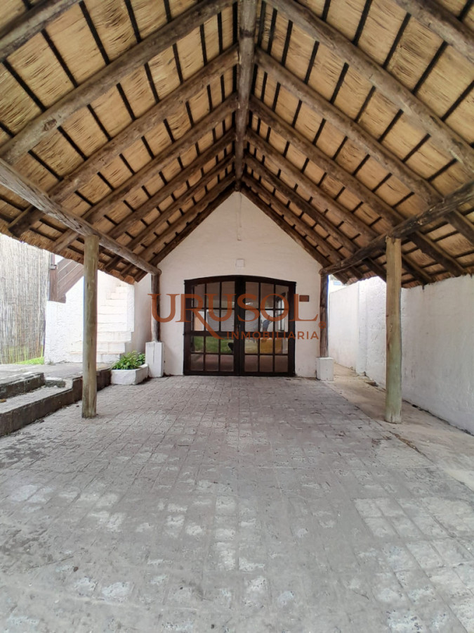 Casa ID.120 - Se ALQUILA Casa de 2 Dormitorios en El Tesoro