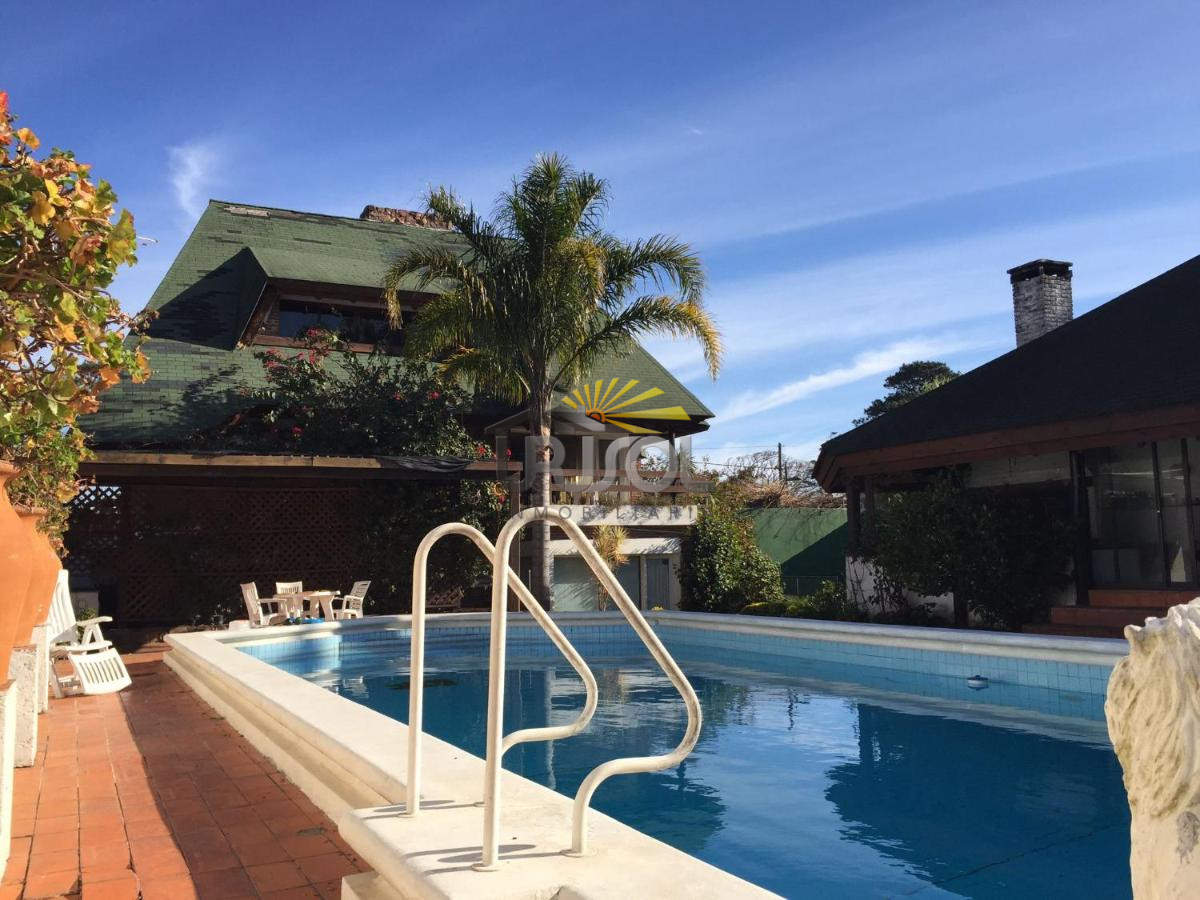 Casa ID.88 - Se VENDE Casa de 6 Dormitorios 