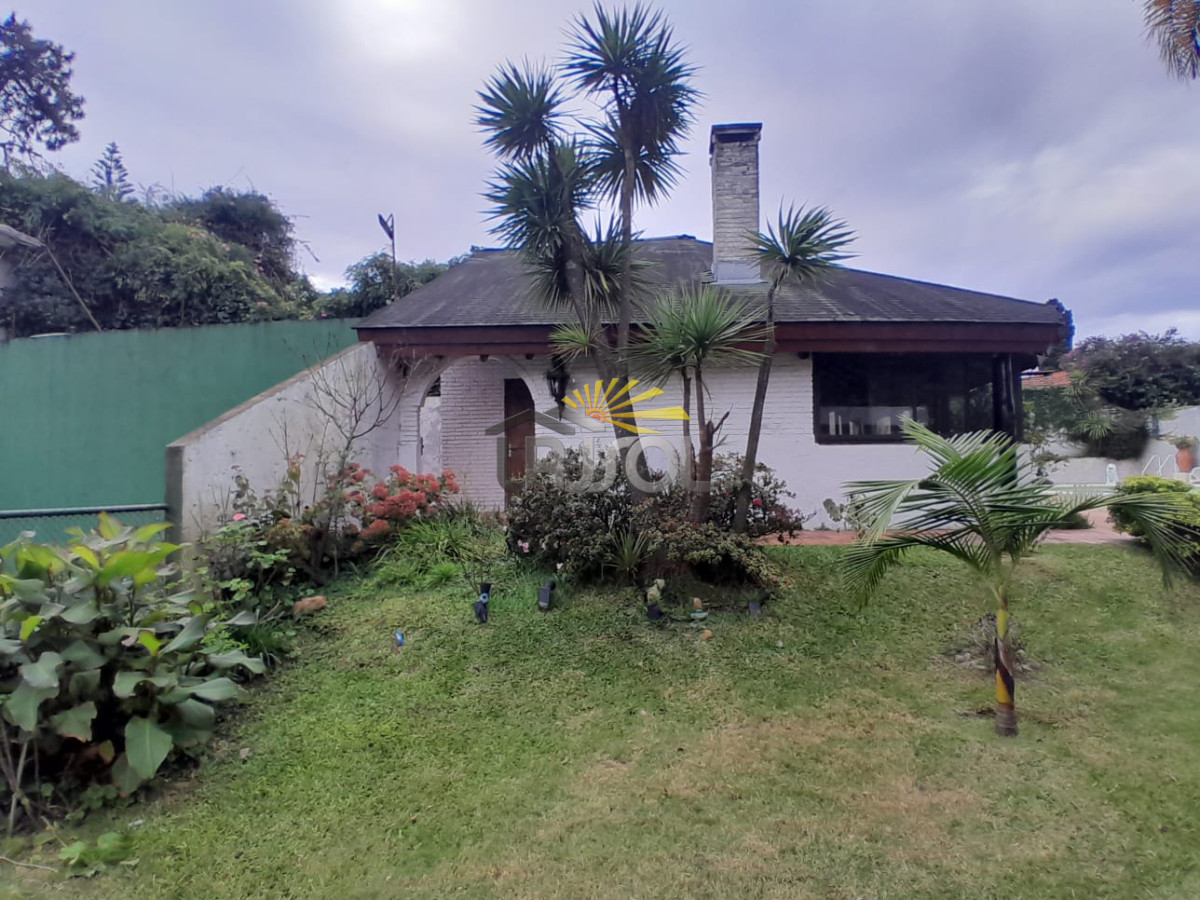 Casa ID.88 - Se VENDE Casa de 6 Dormitorios 