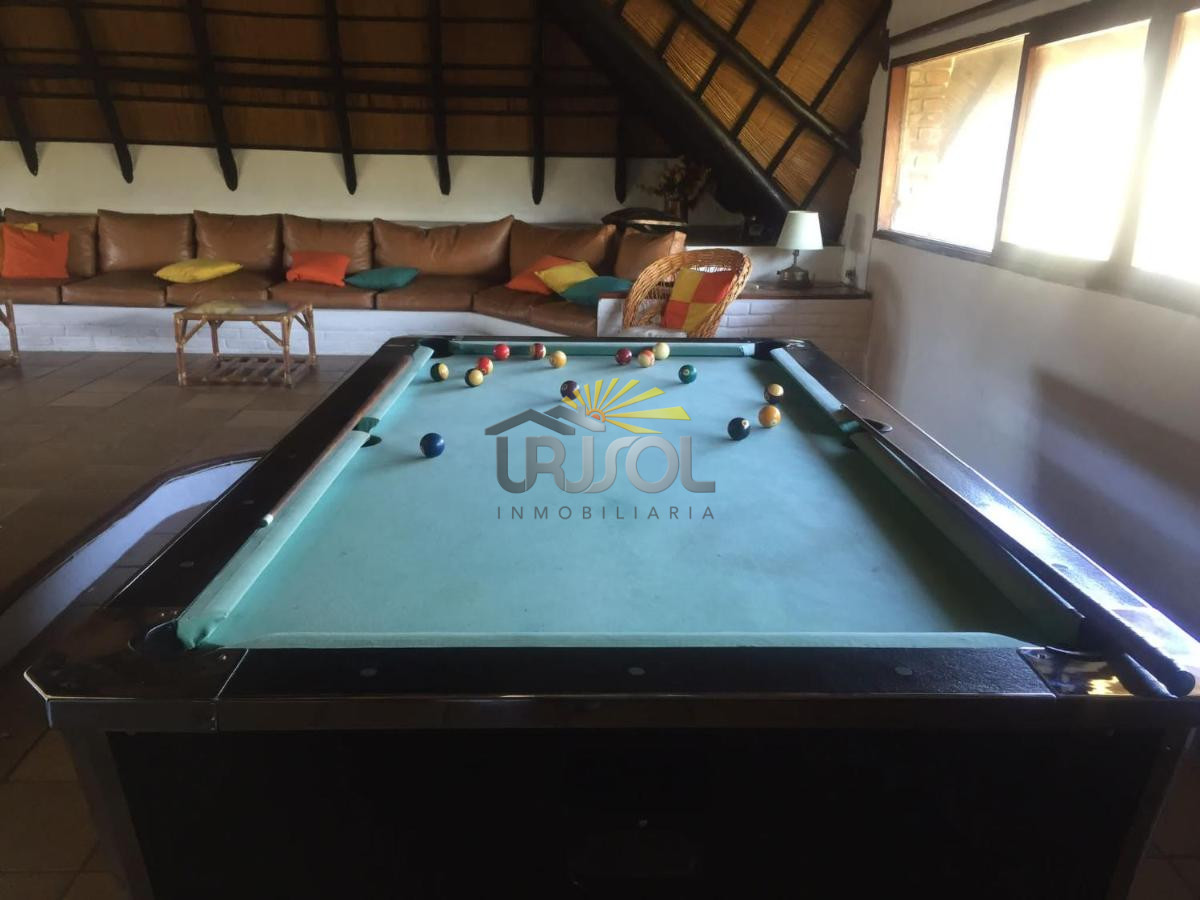 Casa ID.88 - Se VENDE Casa de 6 Dormitorios 