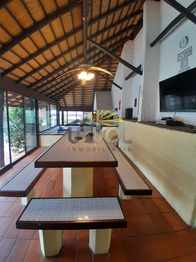 Casa ID.88 - Se VENDE Casa de 6 Dormitorios 