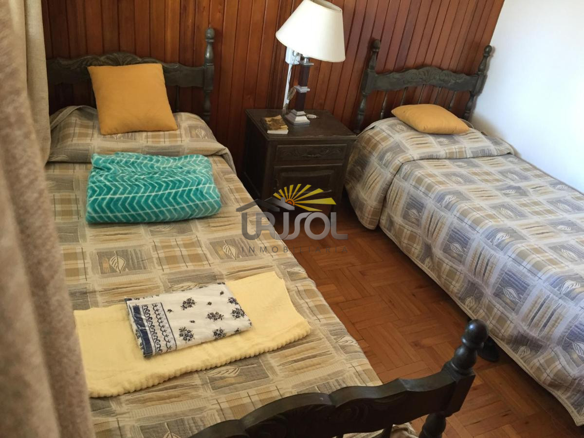 Casa ID.88 - Se VENDE Casa de 6 Dormitorios 