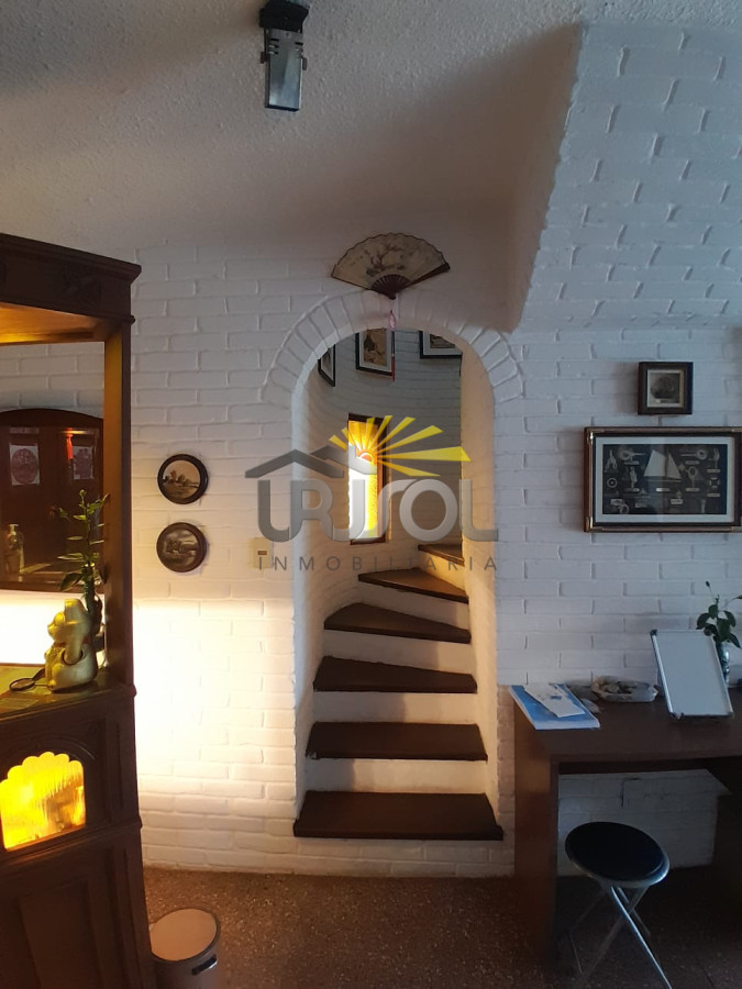 Casa ID.88 - Se VENDE Casa de 6 Dormitorios 