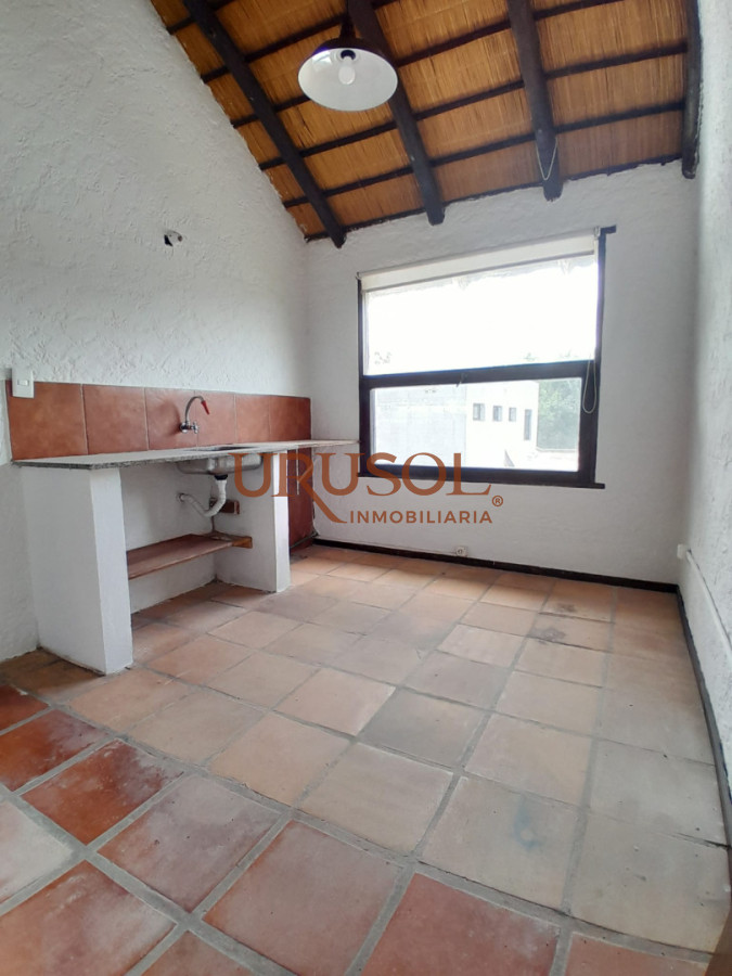 Casa ID.120 - Se ALQUILA Casa de 2 Dormitorios en El Tesoro