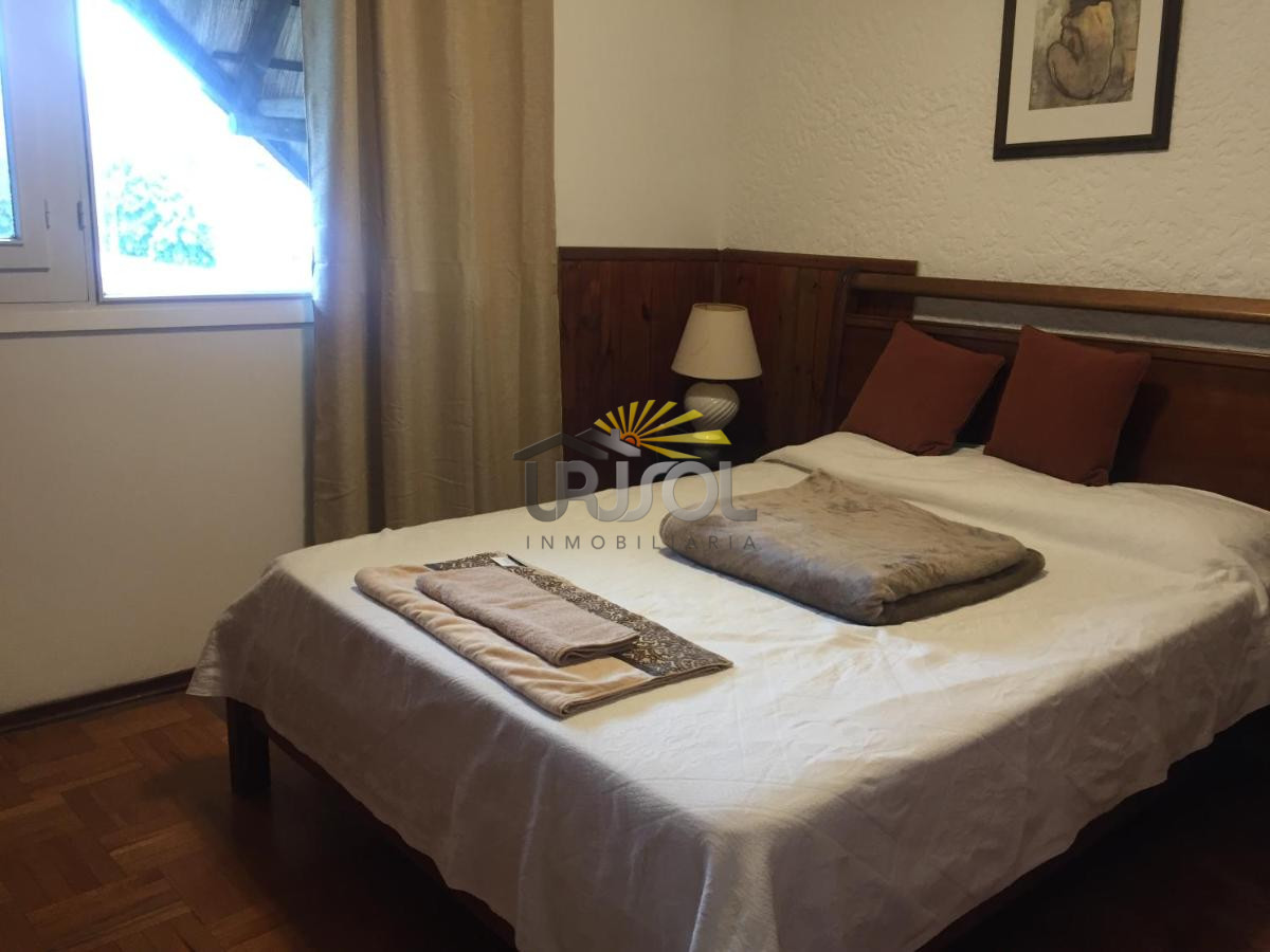 Casa ID.88 - Se VENDE Casa de 6 Dormitorios 
