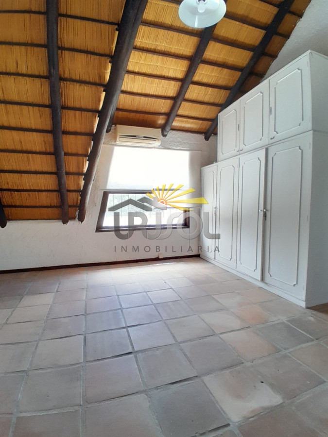 Casa ID.120 - Se ALQUILA Casa de 2 Dormitorios en El Tesoro