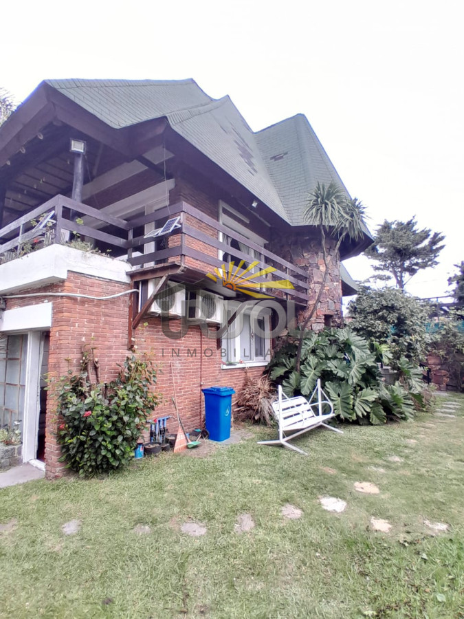 Casa ID.88 - Se VENDE Casa de 6 Dormitorios 