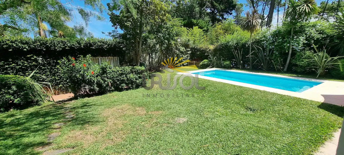 Casa ID.68 - Se ALQUILA Anual, Espectacular Casa de 5 dormitorios