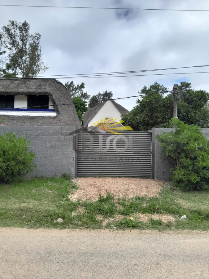 Casa ID.120 - Se ALQUILA Casa de 2 Dormitorios en El Tesoro